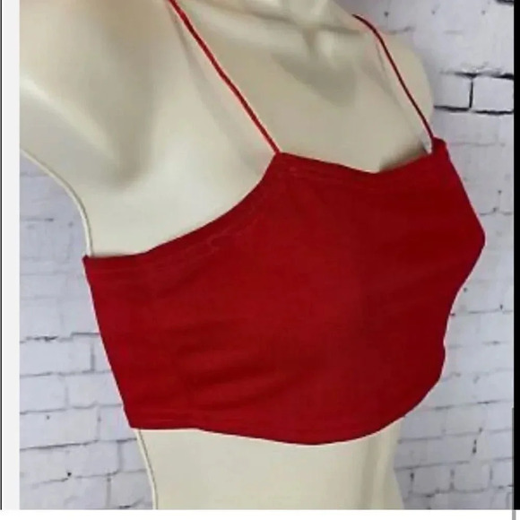 RED PRETTYLITTLETHING SLINKY STRAIGHT NECK SPAGHETTI STRAP CROP
SIZE 2 - Picture 3 of 11